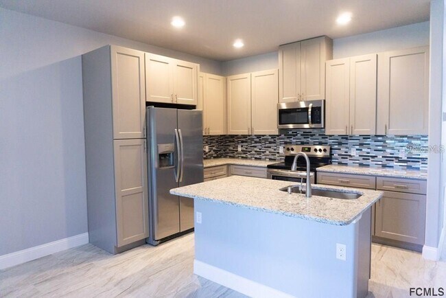 Building Photo - 59 Fanshawe Ln