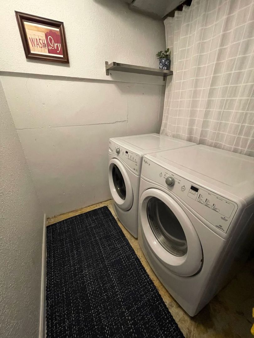 Building Photo - 384 Owl Dr