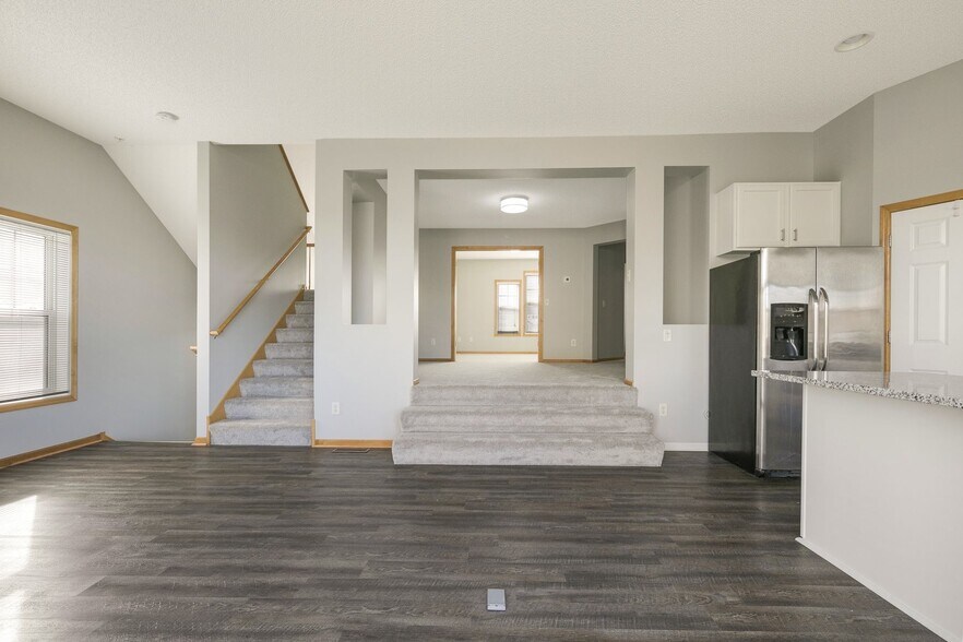 Dining area - 5030 Fountain Ln N