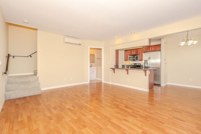 Building Photo - 5252 Balboa Arms Dr