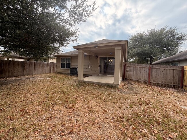 Building Photo - CUTE ONE STORY - 3 BEDROOM / 2 BATH HOME WITH EASY ACCESS TO RANDOLPH AFB & FORUM SHOPPING -- SCH...