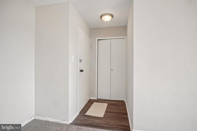 Building Photo - 5831 Quantrell Ave