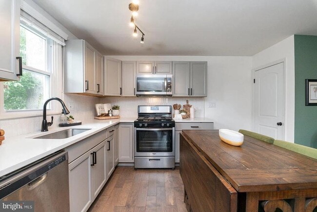 Building Photo - 3302 Orlando Ave