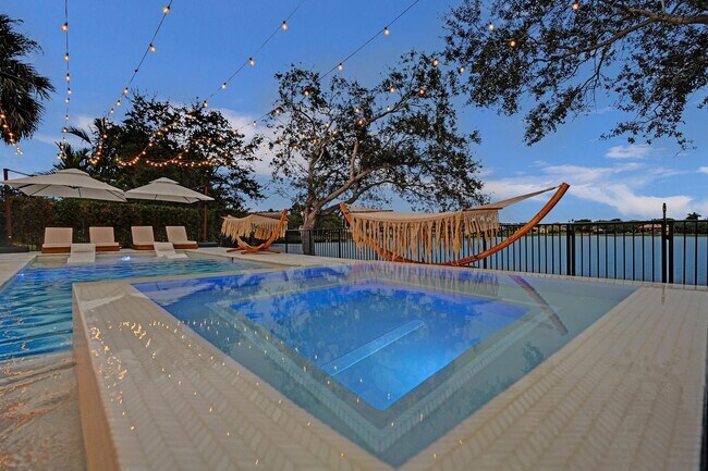 Building Photo - 10424 NW 59th Pl