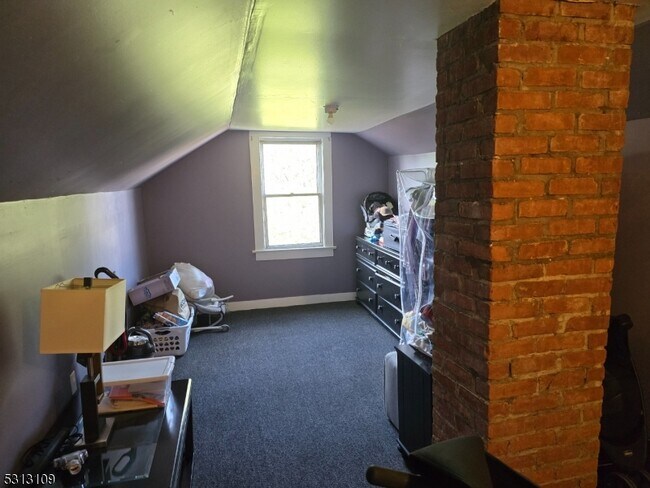 Building Photo - 1282 Valley Rd