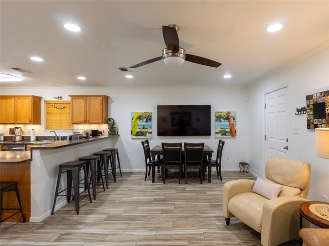 Building Photo - 127 Pompano Ave