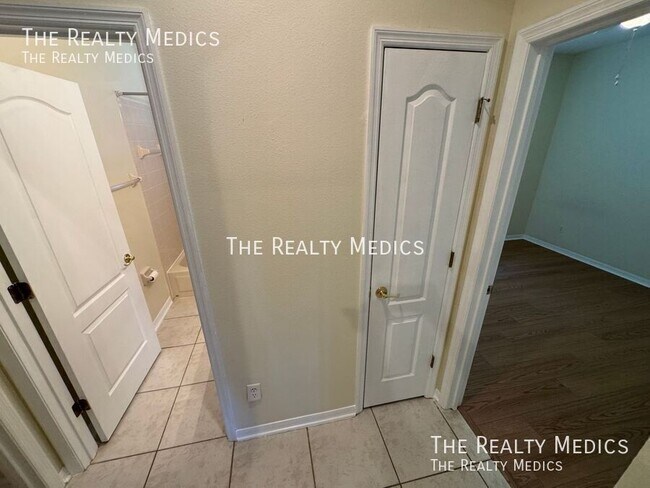 Building Photo - 7823 Fernleaf Dr