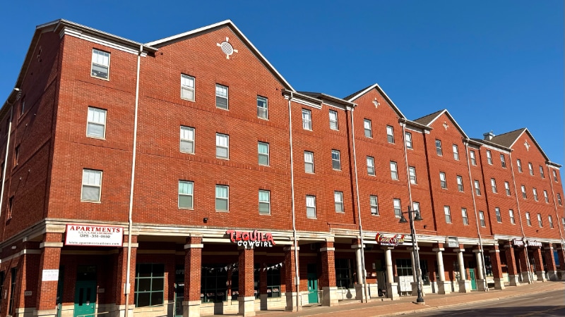 Building Photo - 333 S Gilbert St