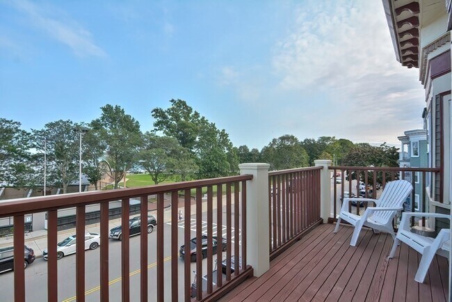 Building Photo - 41 Farragut Rd