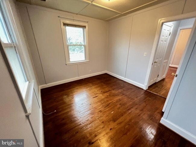 Building Photo - 3712 Lawrence Ave