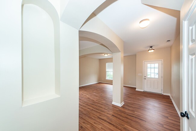 Building Photo - 4 Bedroom 2.5 Bath Home in Felder Creek - ...