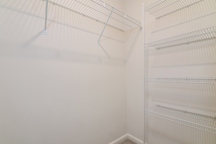 Building Photo - 2150 Bayview Dr SW