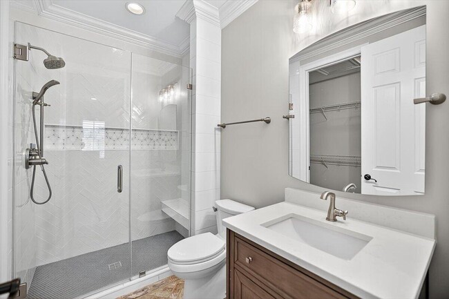 Building Photo - 3161 Club Dr
