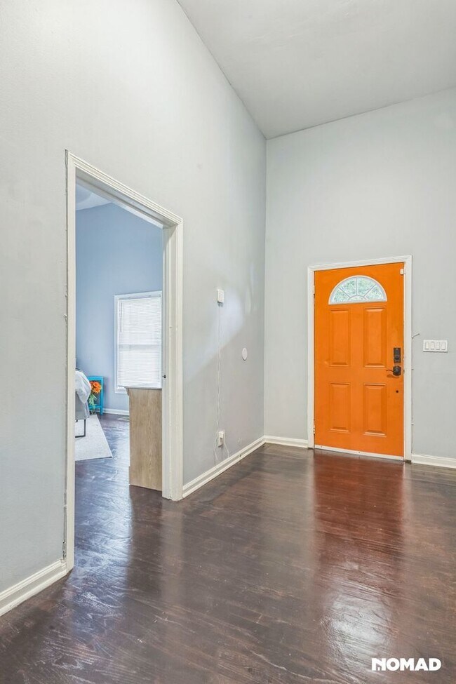 Building Photo - Spacious 4BR House in Atlanta