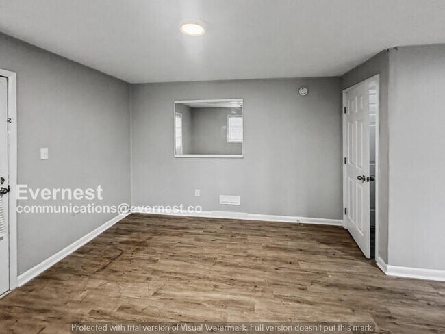 Building Photo - 4 Bed, 2 Bath Home with Garage / Pet-Friendly / Available Now!