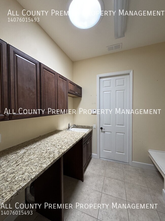Building Photo - 203 Spalding Way