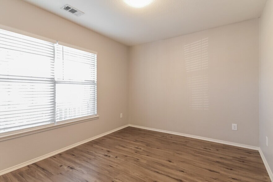 Building Photo - 1820 Marlin Dr