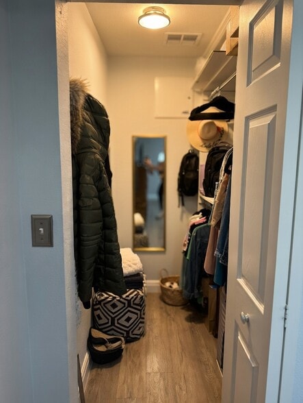 Building Photo - 8165 Pacific Beach Dr