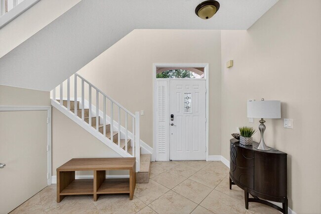 Building Photo - 8400 Heritage Club Dr