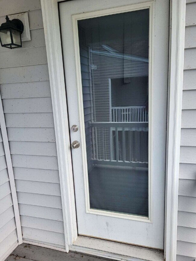 Building Photo - "Spacious Fully Furnished 4-Bedroom Townho...