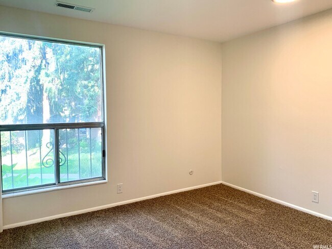 Building Photo - 4860 S Highland Cir