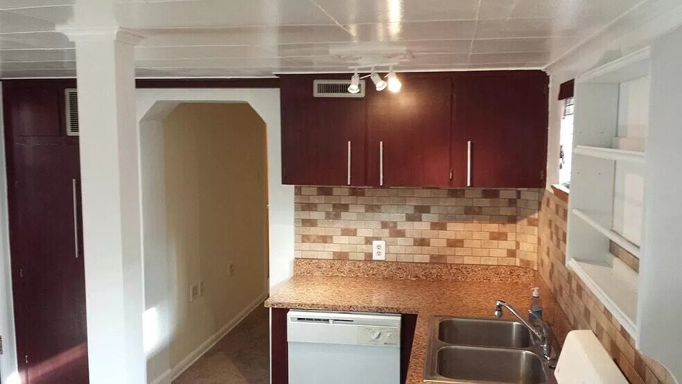 Building Photo - 3251 Sheridan Blvd