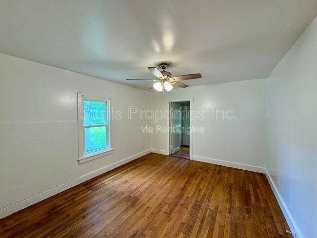 Building Photo - 512 Trade St