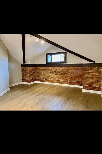 Building Photo - 77 Van Dam St