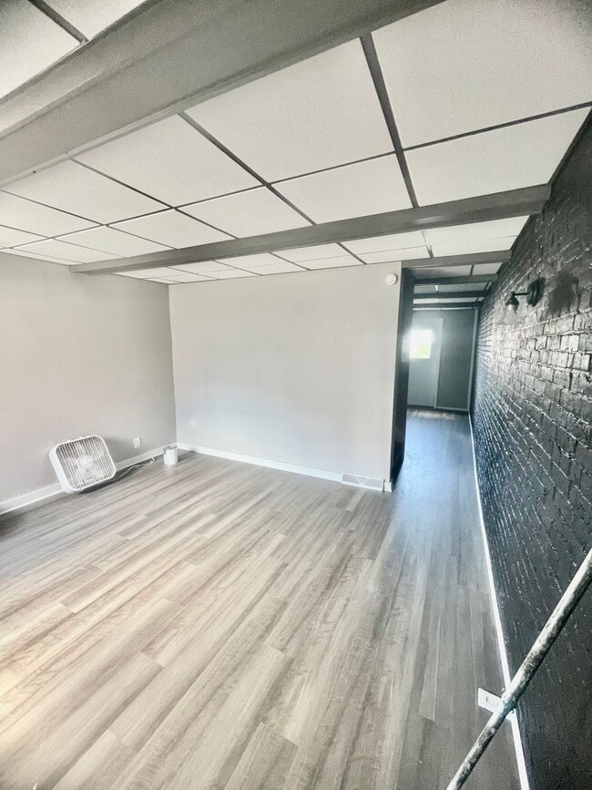 Building Photo - 2 Bed 1 Bath- Pittsburgh Pa