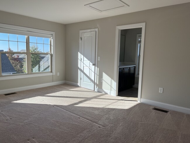 Building Photo - 104 Heartsease Ln
