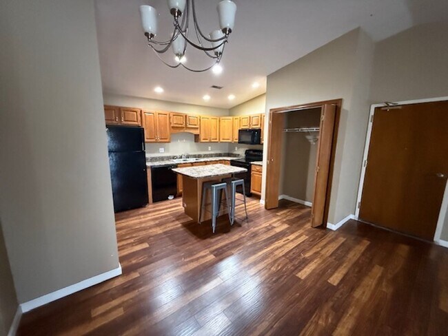 Building Photo - 102-116 Goldenrod Dr.