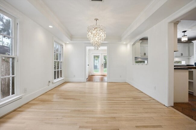 Building Photo - 6420 Buffalo Speedway