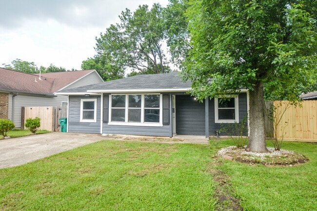 Building Photo - 2109 Pomona Dr