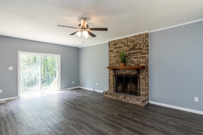 Building Photo - 104 Greenwood Cir