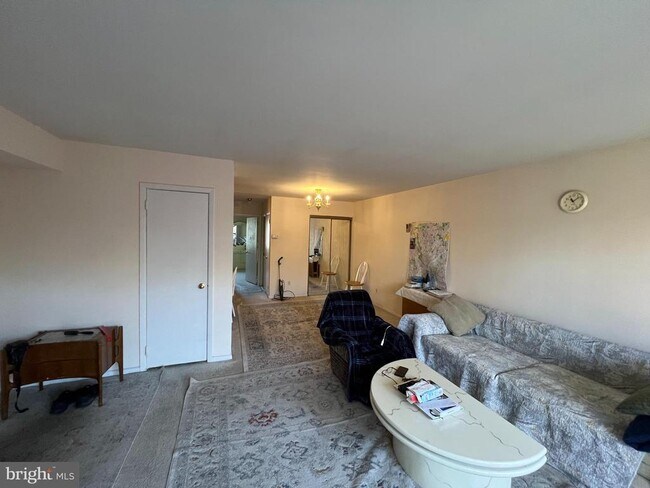 Building Photo - 809 Red Lion Rd