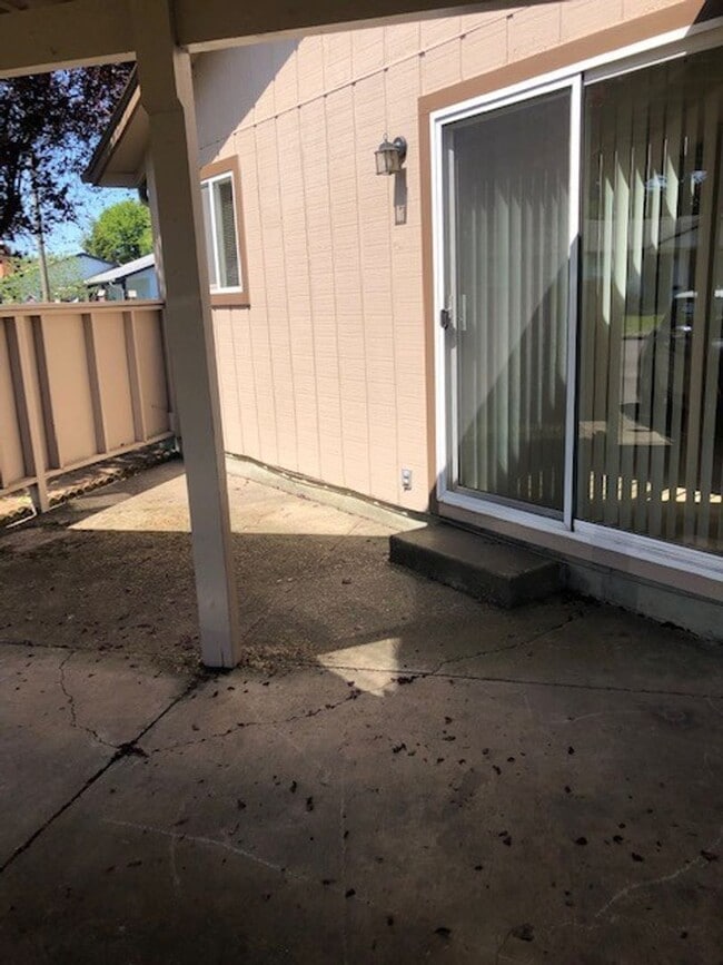 Building Photo - 1287 Kenray Loop