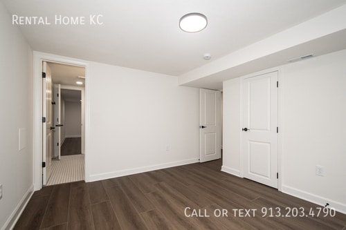 Building Photo - 8400 W 93rd St