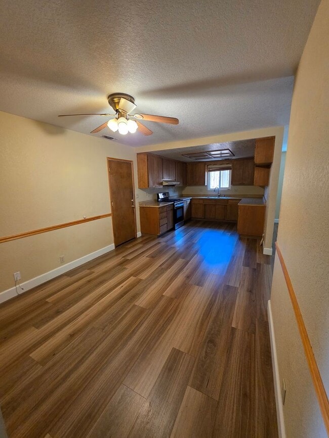 Building Photo - Charming Family Home for Rent in Auburn, C...