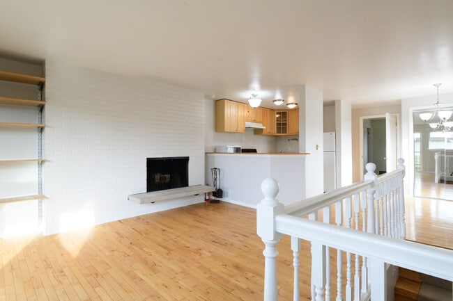 Building Photo - 901 5th Ave N