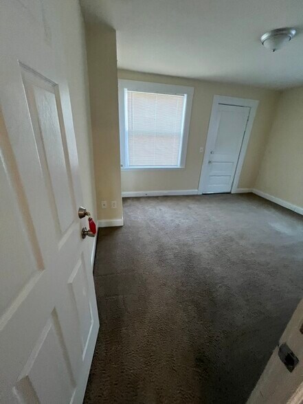 Building Photo - 2917 Bellevue Ave