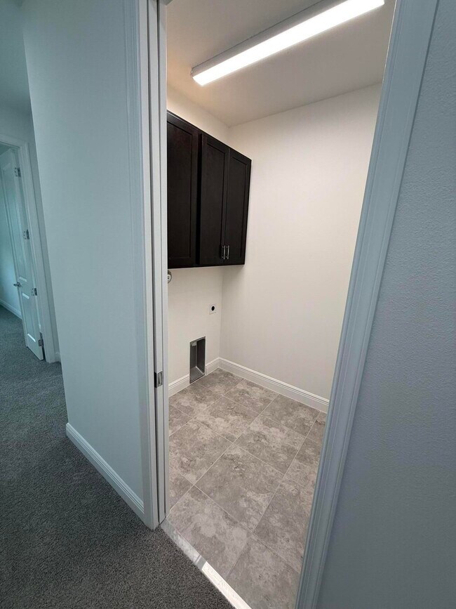 Building Photo - 4718 Longwood Lk Sq