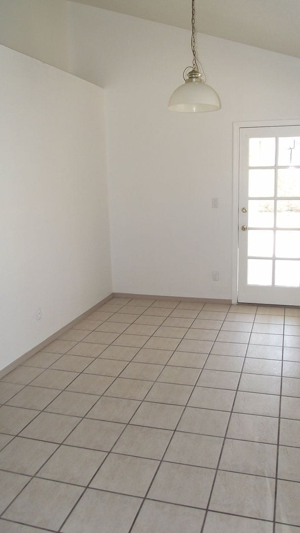 Building Photo - East El Paso 3 bed Refirg A/C