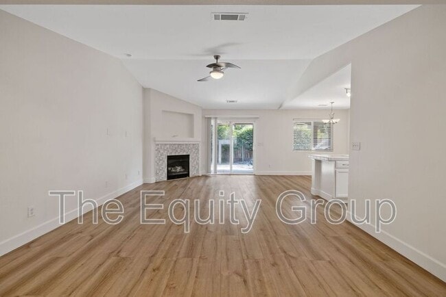 Building Photo - 3835 E Oak Ave