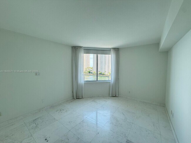 Building Photo - 325 S Biscayne Blvd