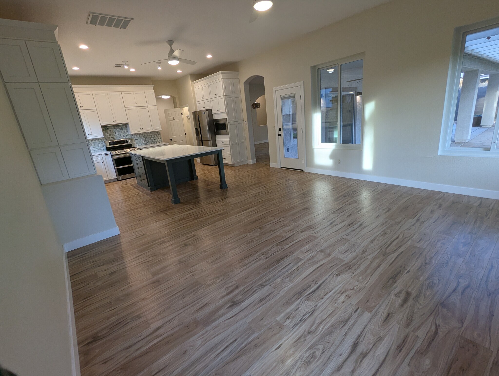 Building Photo - 267 E Smoke Tree Rd