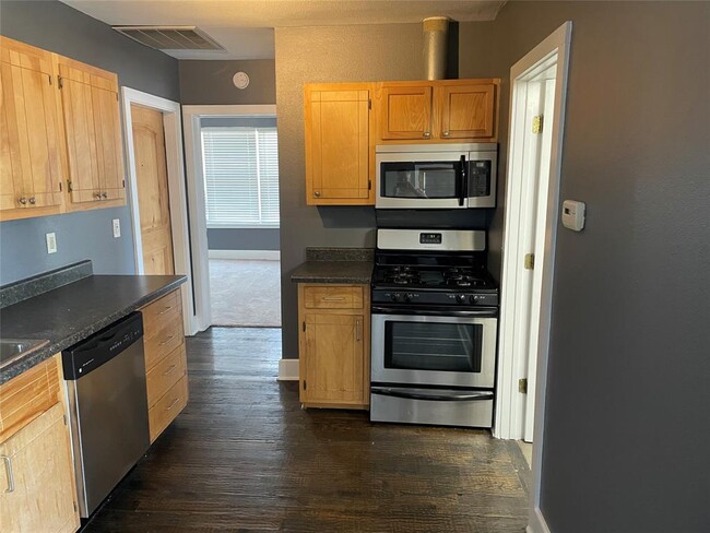 Building Photo - 1122 N Zang Blvd