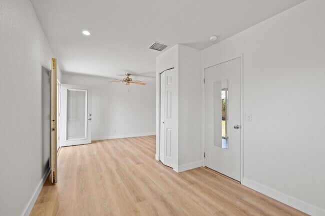 Building Photo - 73425 San Nicholas Ave