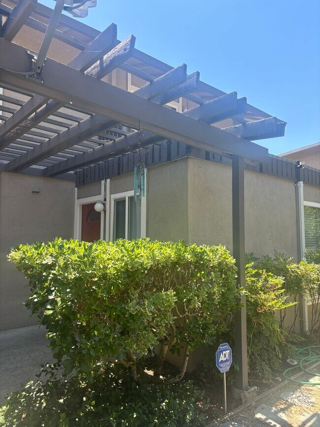 Building Photo - Completely Remodeled 3-Bedroom Beauty in P...