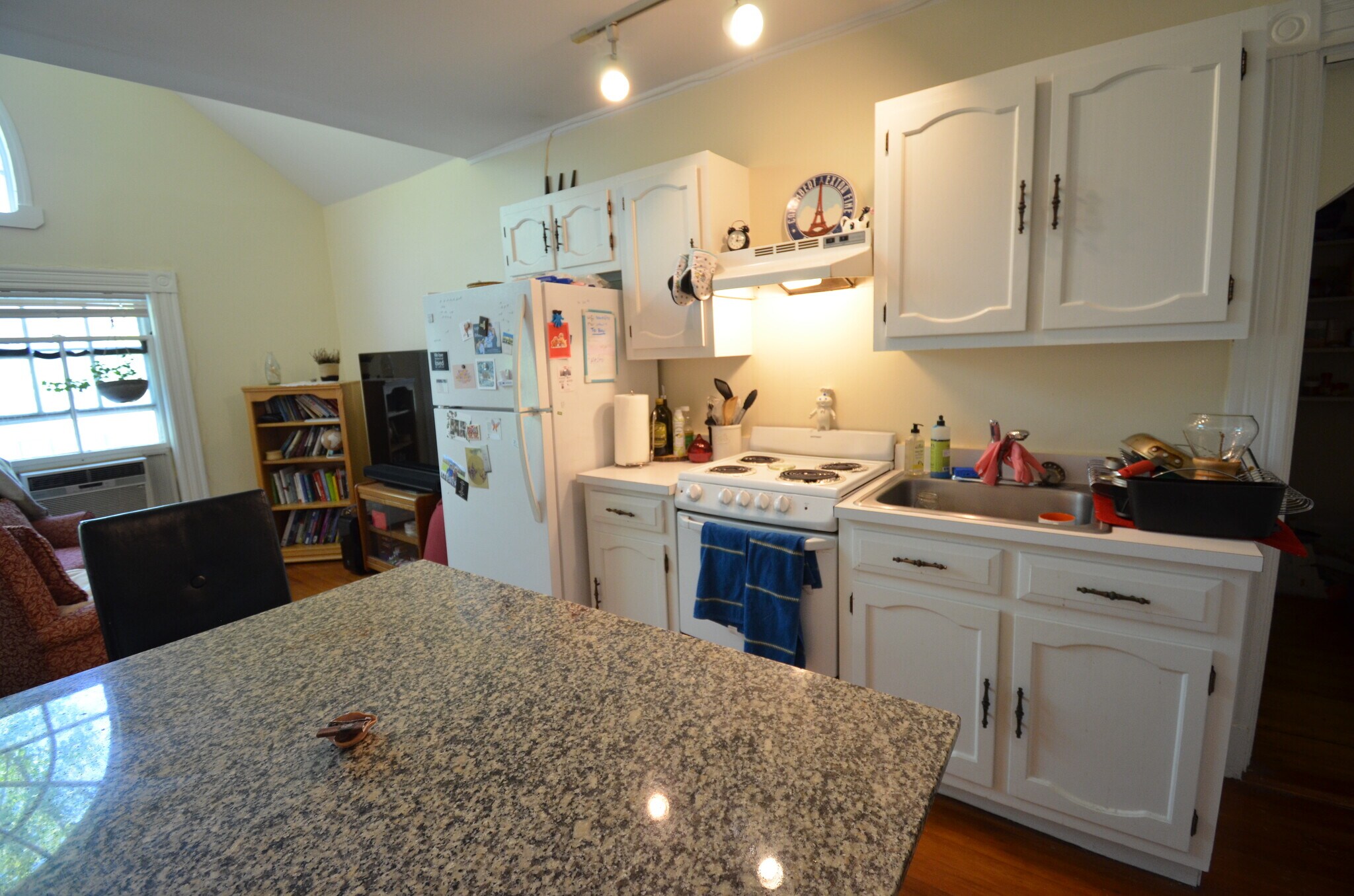 Building Photo - 41 Coolidge St