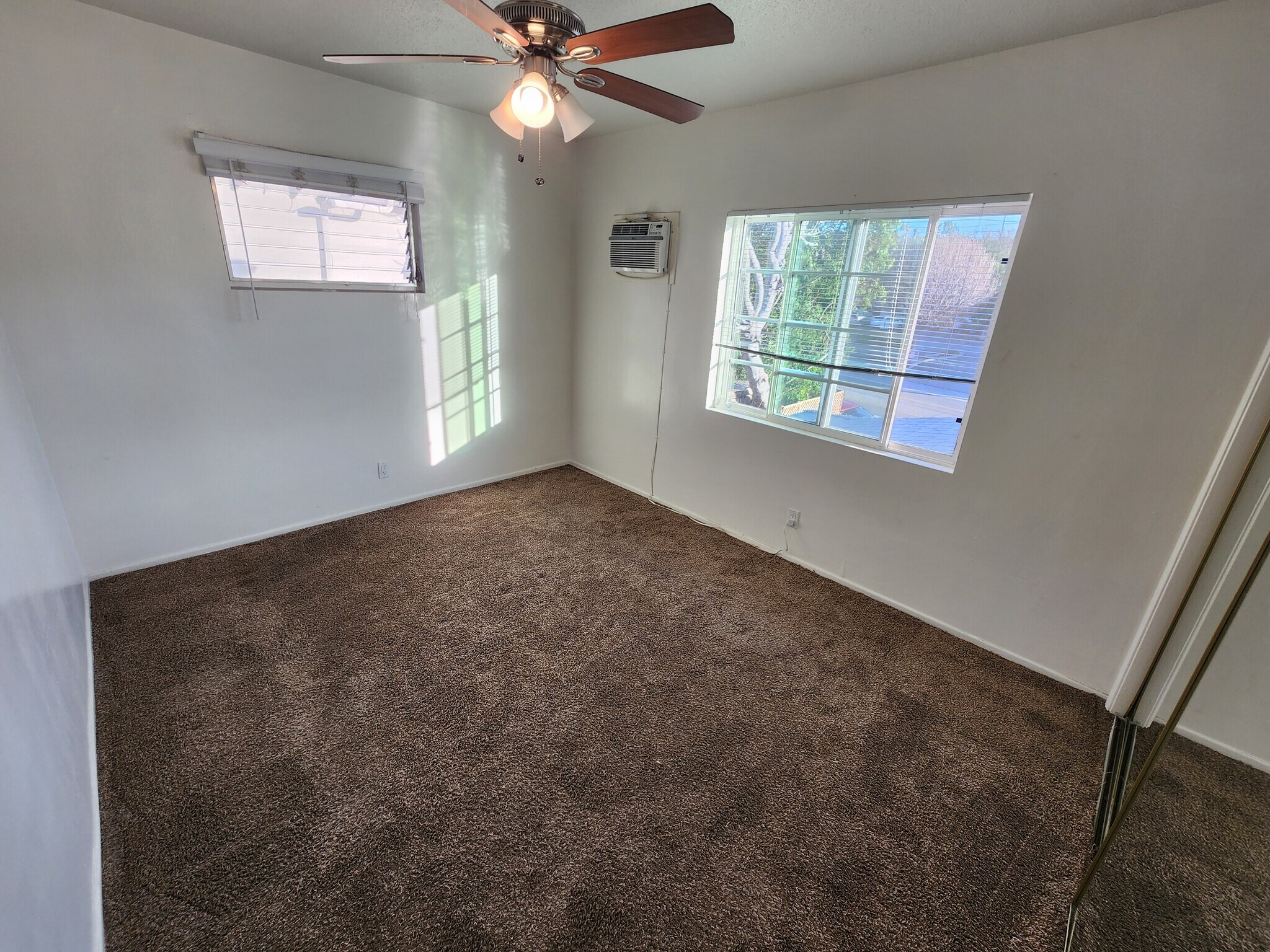 Building Photo - 14227 Moorpark St